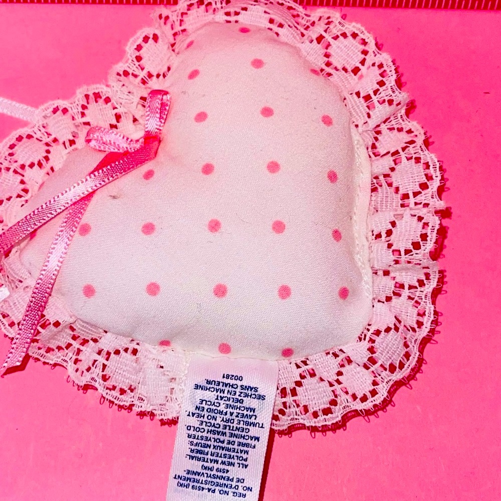 Little tikes dollhouse Barbie size bed pillow heart rare! For canopy bedroom